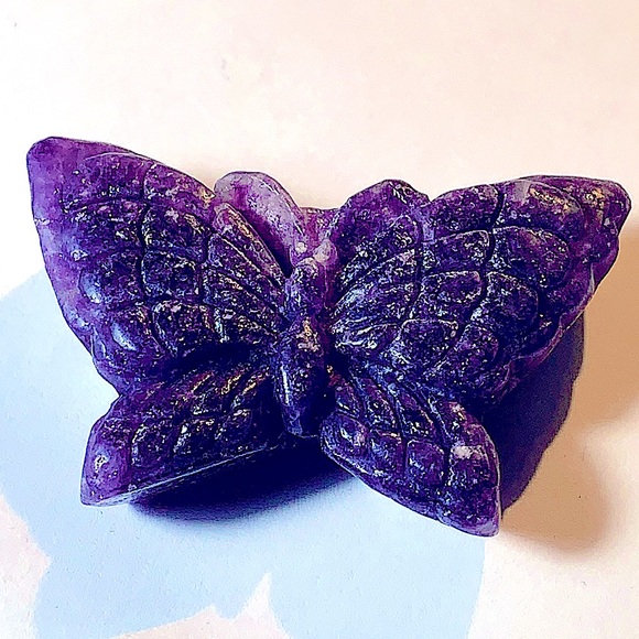 BUTTERFLY LEPIDOLITE CARVED CRYSTAL - Picture 5 of 9